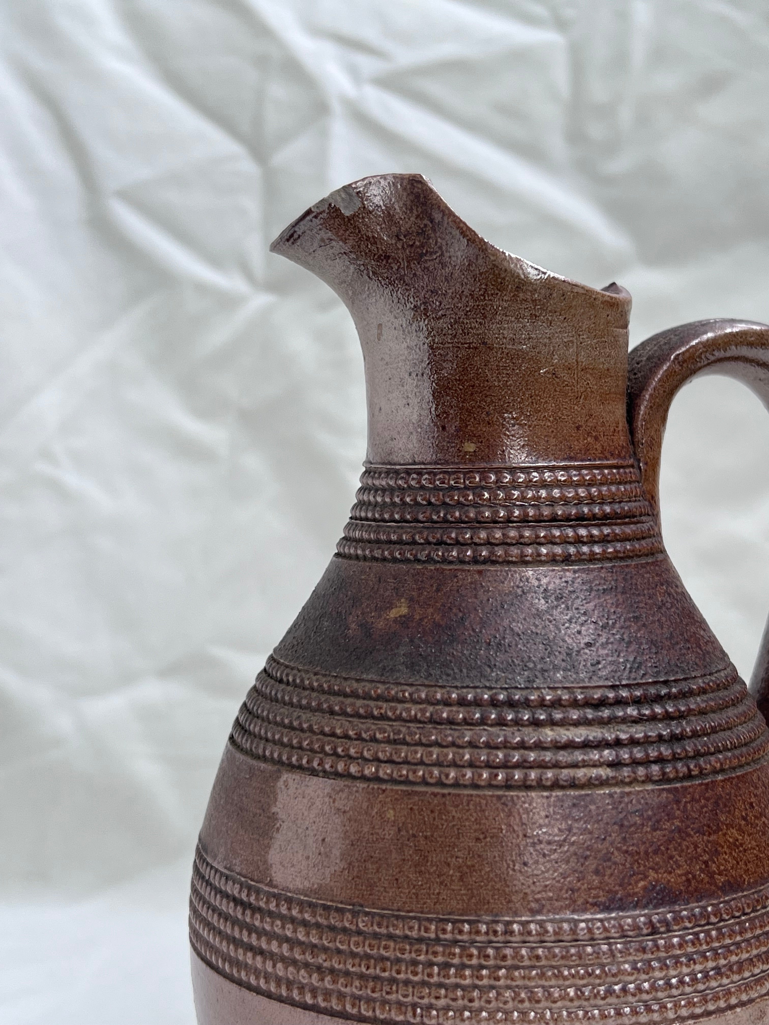ancien pichet à vin en grès  ￼