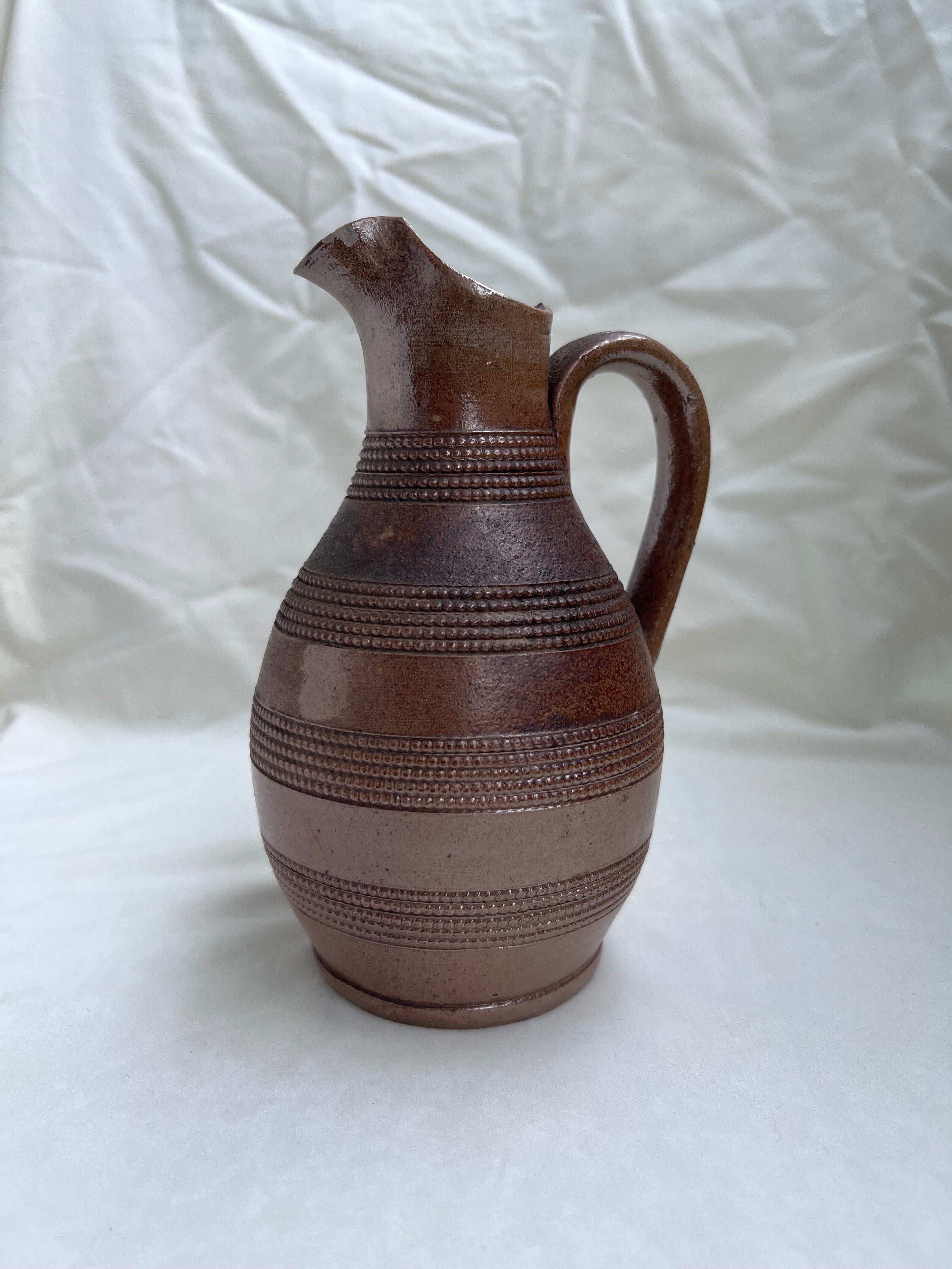 ancien pichet à vin en grès  ￼