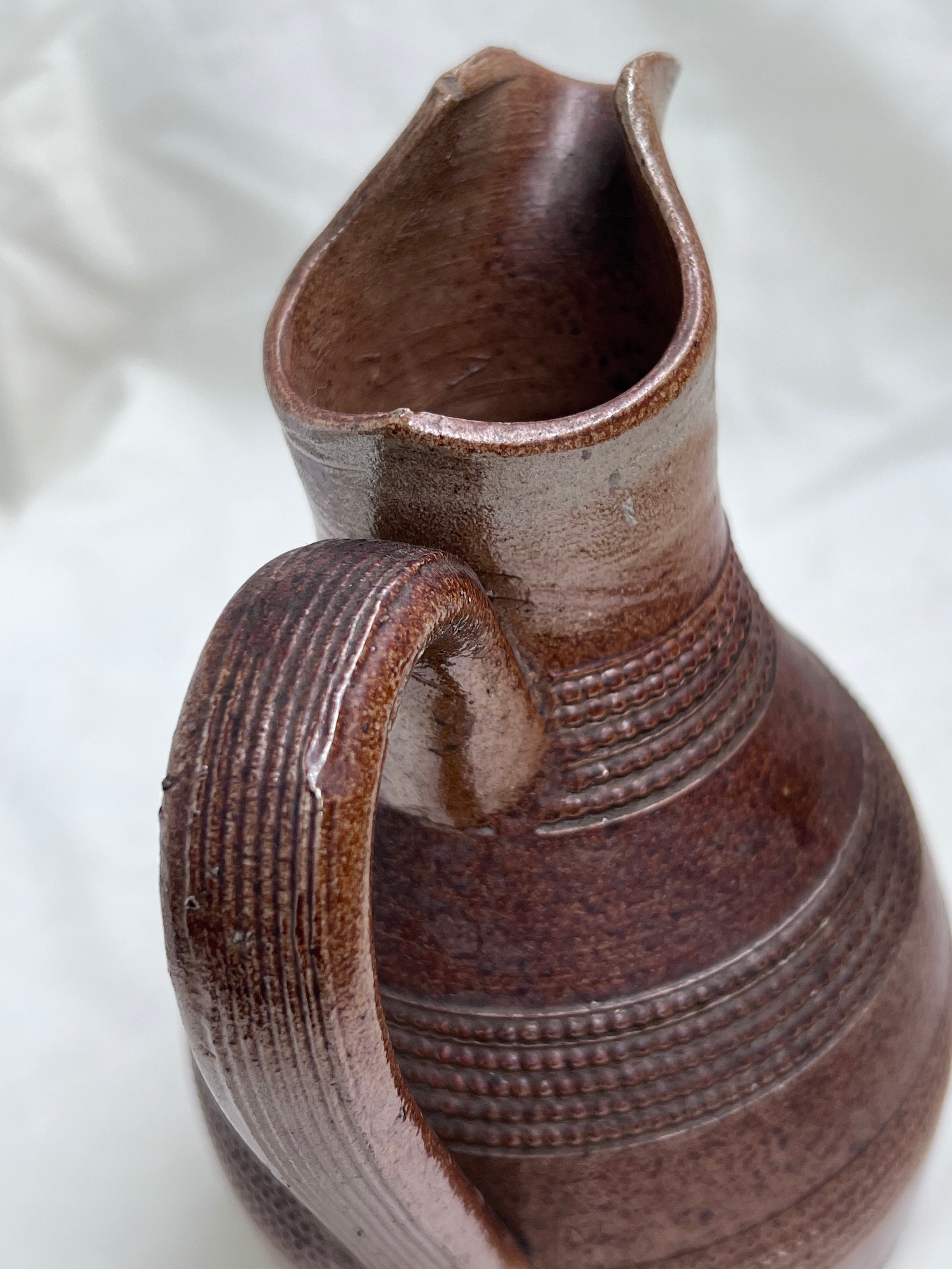 ancien pichet à vin en grès  ￼